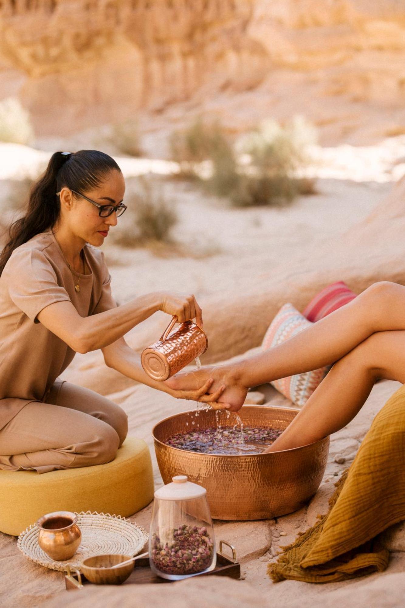 Отель Our Habitas Alula Аль-Ула Экстерьер фото Ayurvedic foot massage