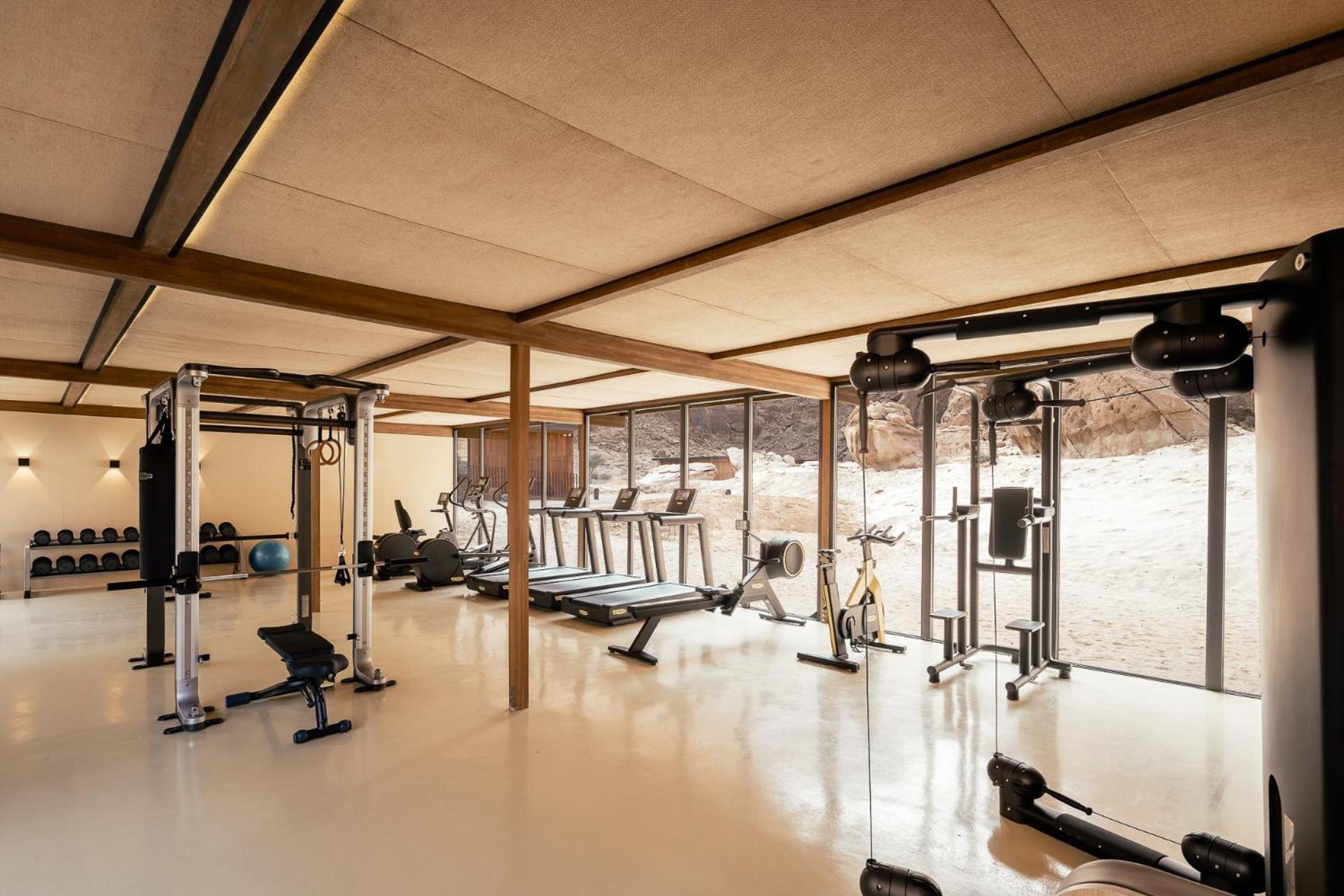 Отель Our Habitas Alula Аль-Ула Экстерьер фото The gym at the hotel